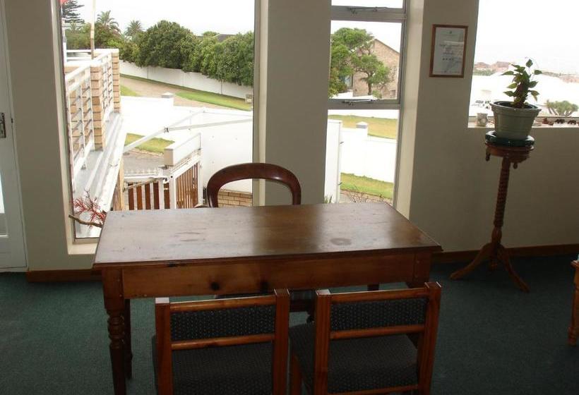 פנסיון On The Bay Guesthouse