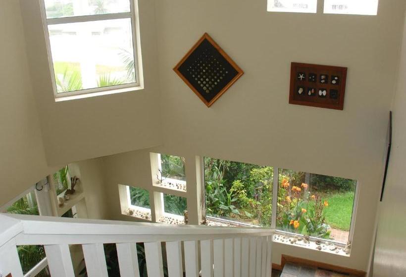 פנסיון On The Bay Guesthouse