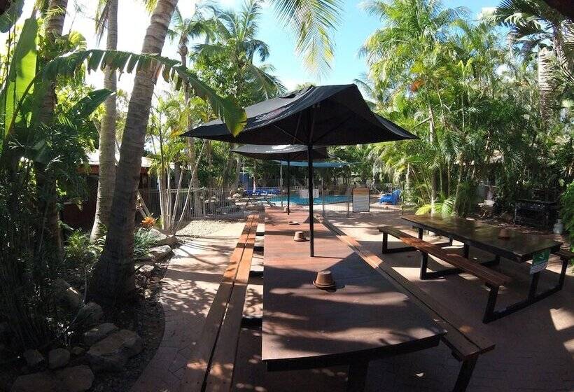 Cable Beach Backpackers   Hostel