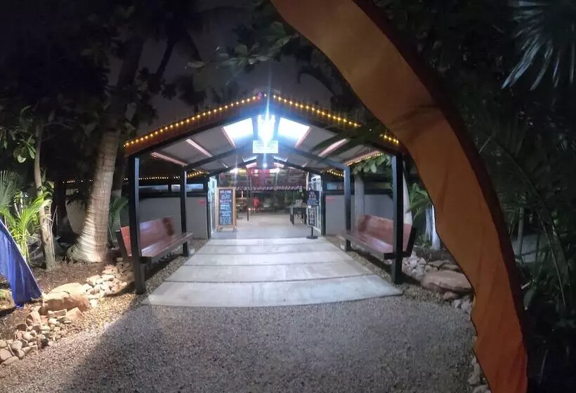 Cable Beach Backpackers Hostel