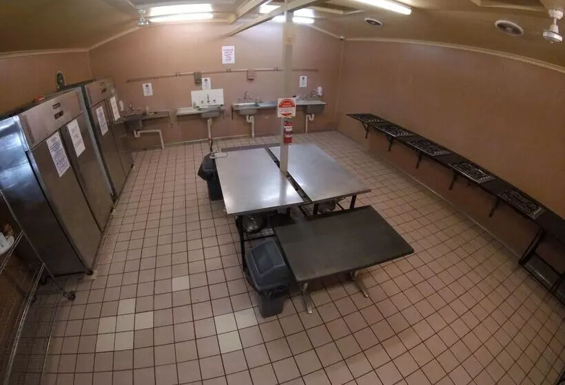 Cable Beach Backpackers Hostel