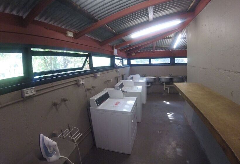 Cable Beach Backpackers   Hostel