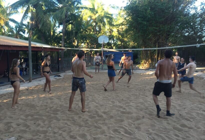 Cable Beach Backpackers   Hostel