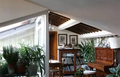 مبيت وإفطار Language And Art