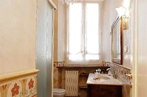 مبيت وإفطار Language And Art