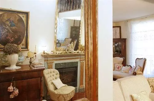 مبيت وإفطار Language And Art