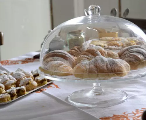 مبيت وإفطار Language And Art