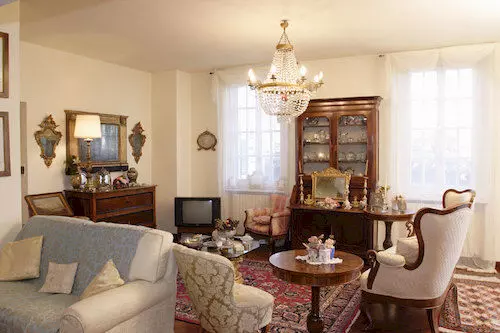 مبيت وإفطار Language And Art