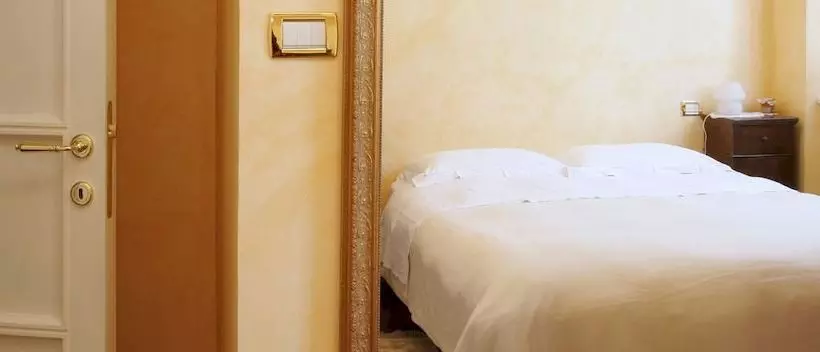 مبيت وإفطار Language And Art