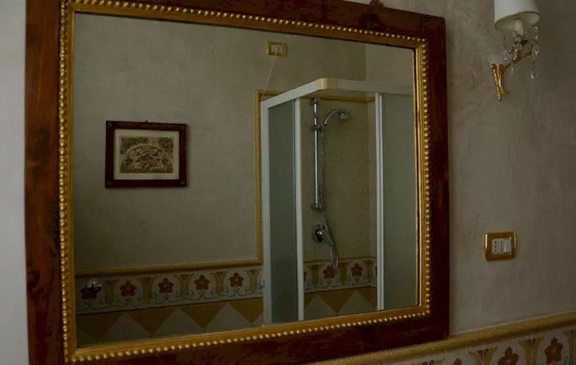 مبيت وإفطار Language And Art