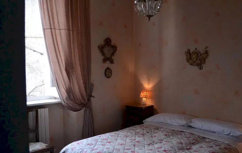 مبيت وإفطار Language And Art