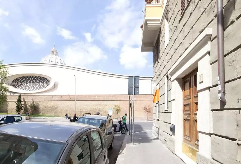 تختخواب و صبحانه Lunaria Suites Rome Vaticano