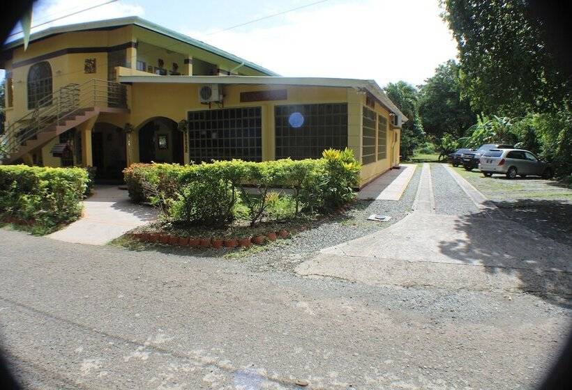 تختخواب و صبحانه Native Abode