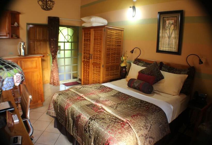 تختخواب و صبحانه Native Abode