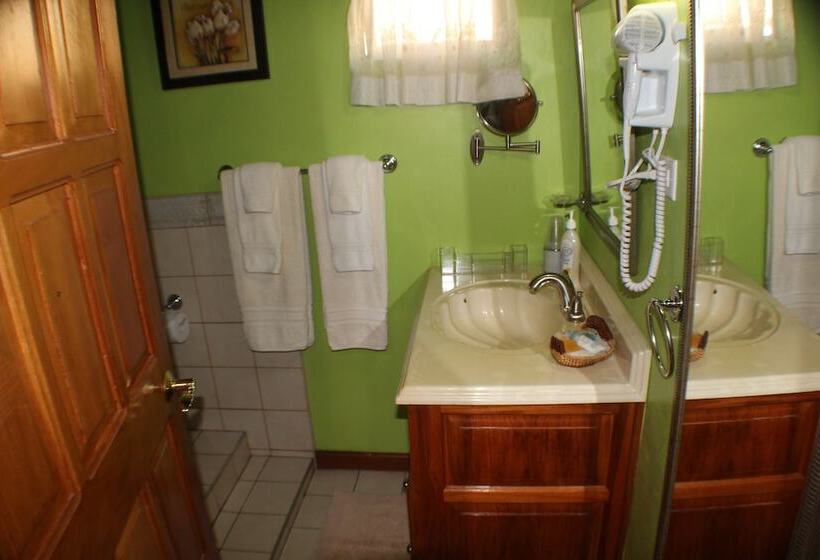 تختخواب و صبحانه Native Abode