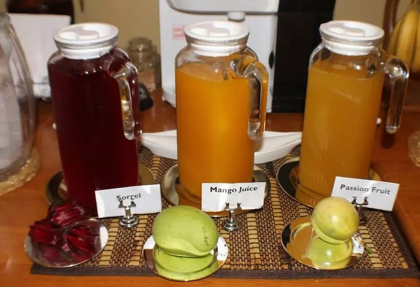 تختخواب و صبحانه Native Abode