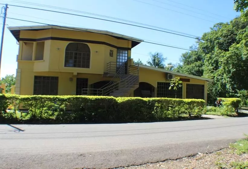 تختخواب و صبحانه Native Abode