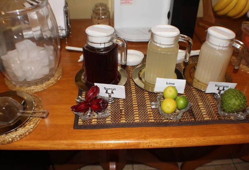 تختخواب و صبحانه Native Abode