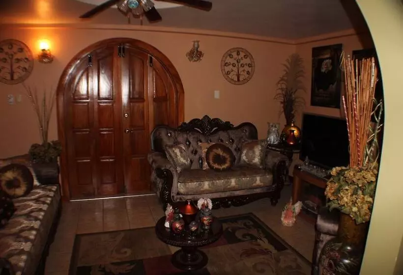 تختخواب و صبحانه Native Abode