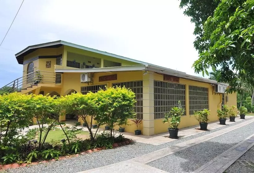 تختخواب و صبحانه Native Abode