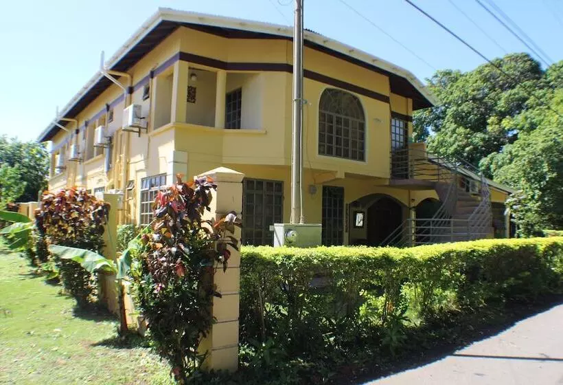 تختخواب و صبحانه Native Abode