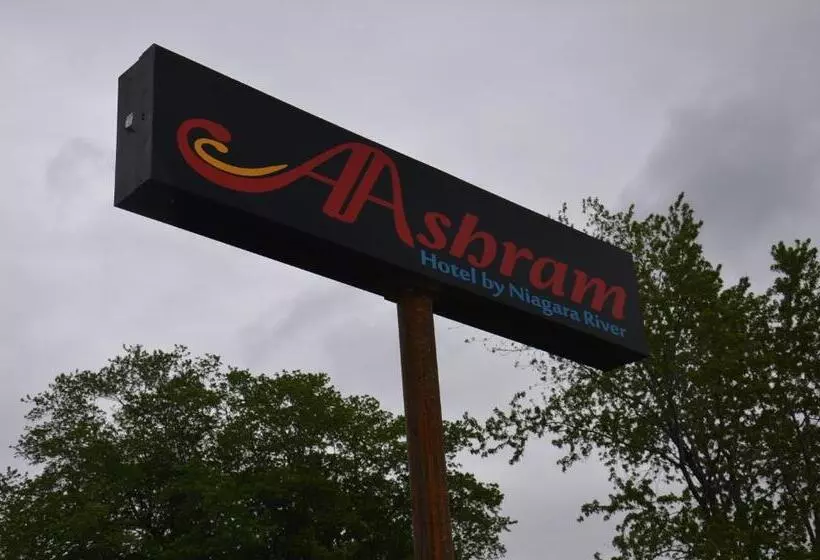 Aashram Hotel By Niagara River