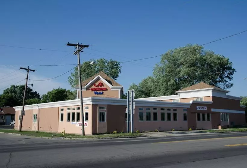 Aashram Hotel By Niagara River
