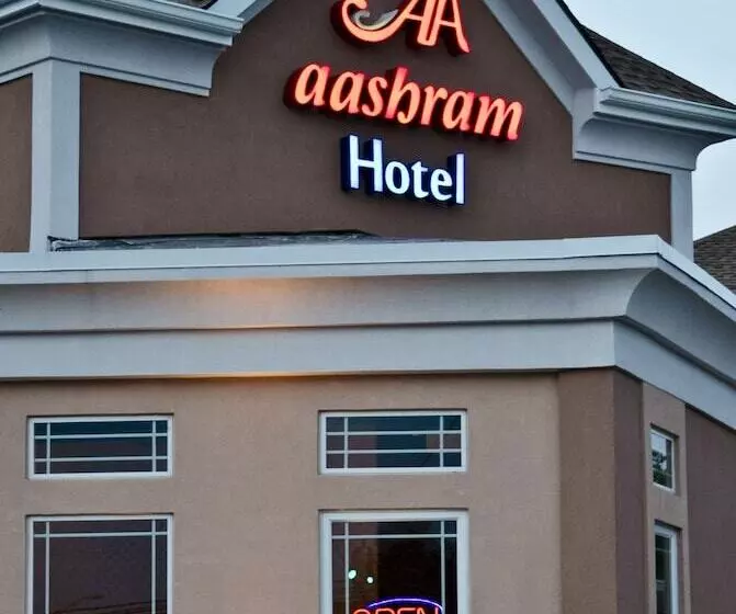 Aashram Hotel By Niagara River