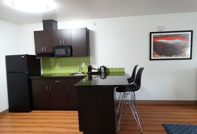 Отель Best Western Duchesne Inn