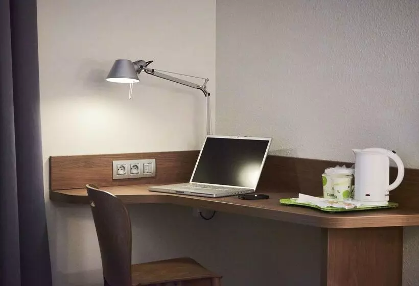 ホテル Campanile Belfort Montbeliard Gare La Jonxion