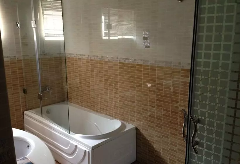 هتل Grandbee Suites