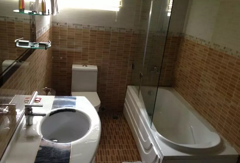 هتل Grandbee Suites