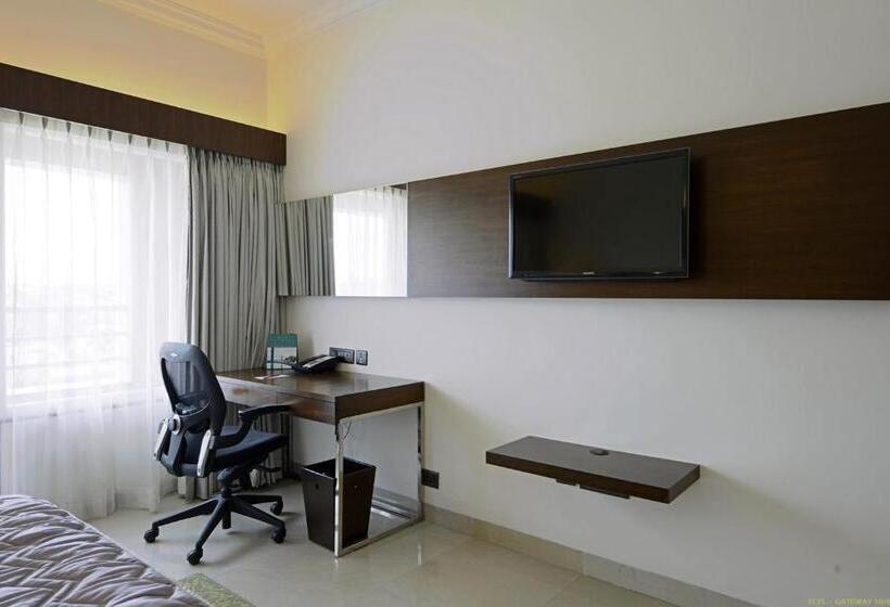 호텔 Naveen Lakeside