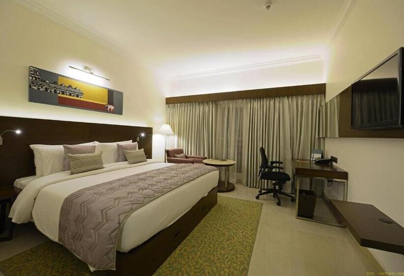 호텔 Naveen Lakeside