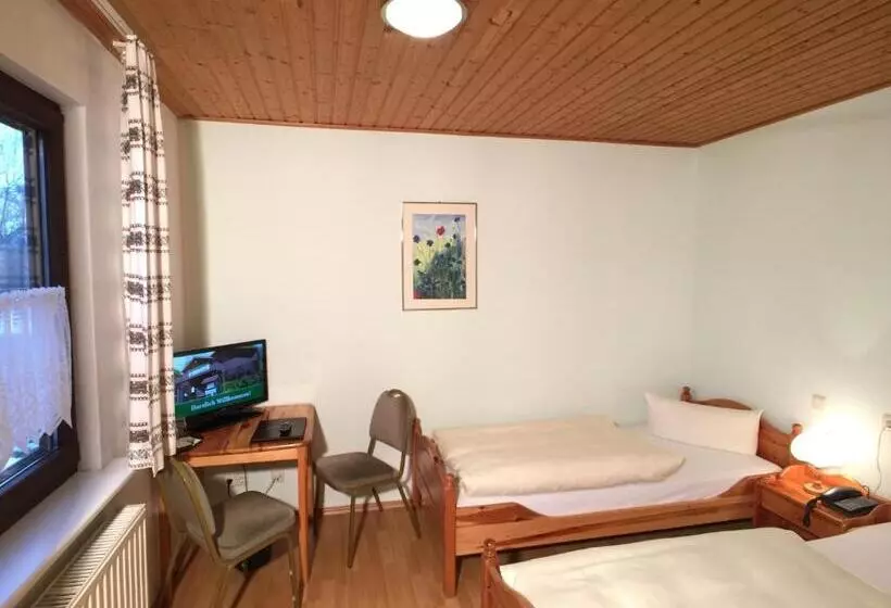 ホテル & Restaurant Zur Spreewalderin