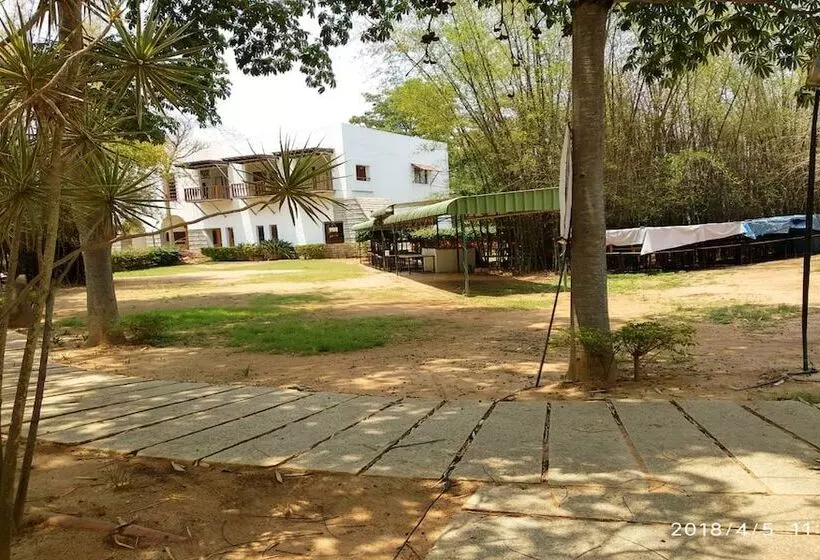 Hotelli Solace Resorts And Spa