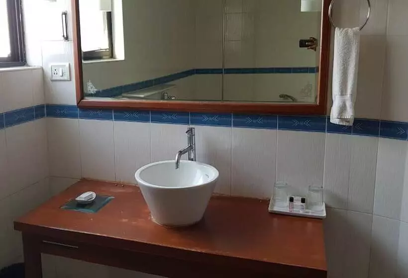 Hotelli Solace Resorts And Spa