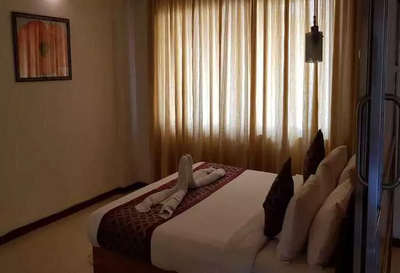 Hotelli Solace Resorts And Spa