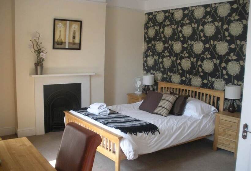 Отель The Corner House