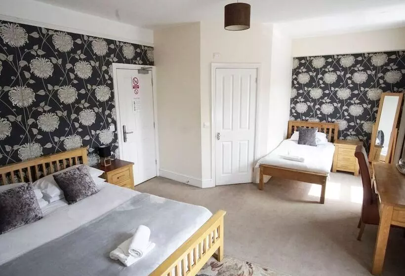 Отель The Corner House