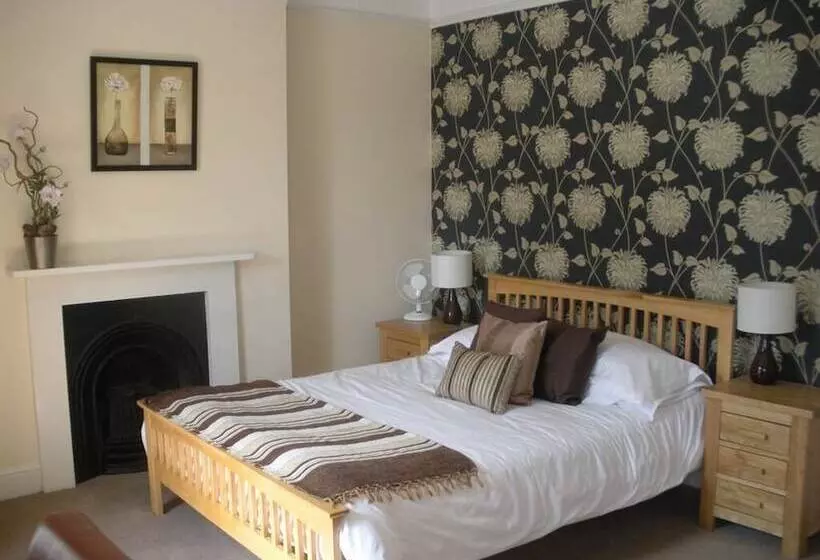 Отель The Corner House