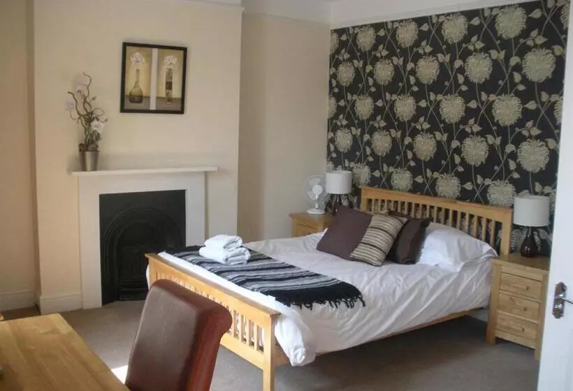 Отель The Corner House