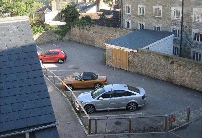 Отель The Corner House