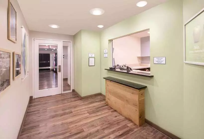 Отель Woodspring Suites Columbus Fort Moore