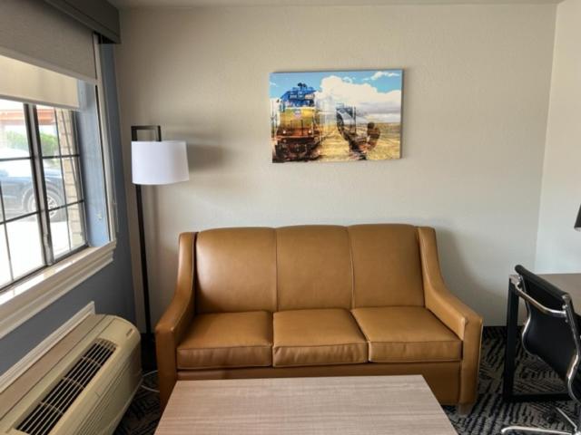 汽车旅馆  Garden Inn & Suite