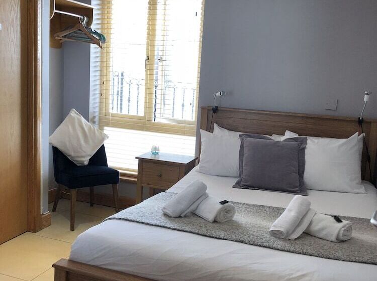 펜션 The Eyre Square Townhouse