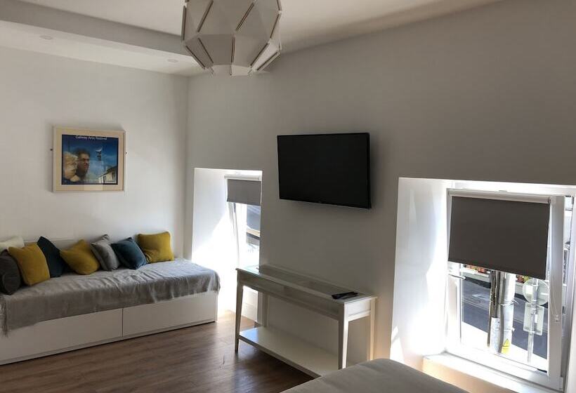 펜션 The Eyre Square Townhouse