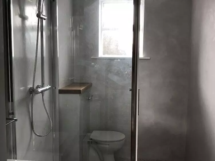 펜션 The Eyre Square Townhouse