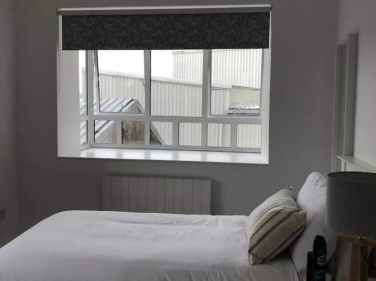 펜션 The Eyre Square Townhouse