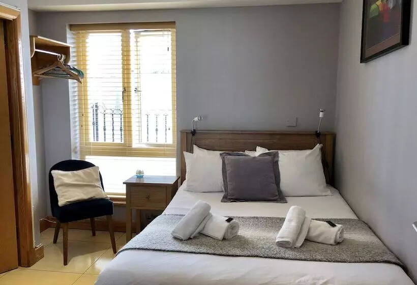 펜션 The Eyre Square Townhouse